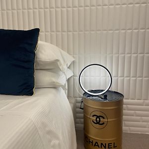Camera grande con letto king size